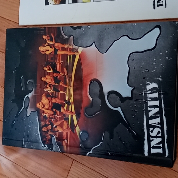 Beach body insanity dvds, nutrition book and calendar - Picture 1 of 3